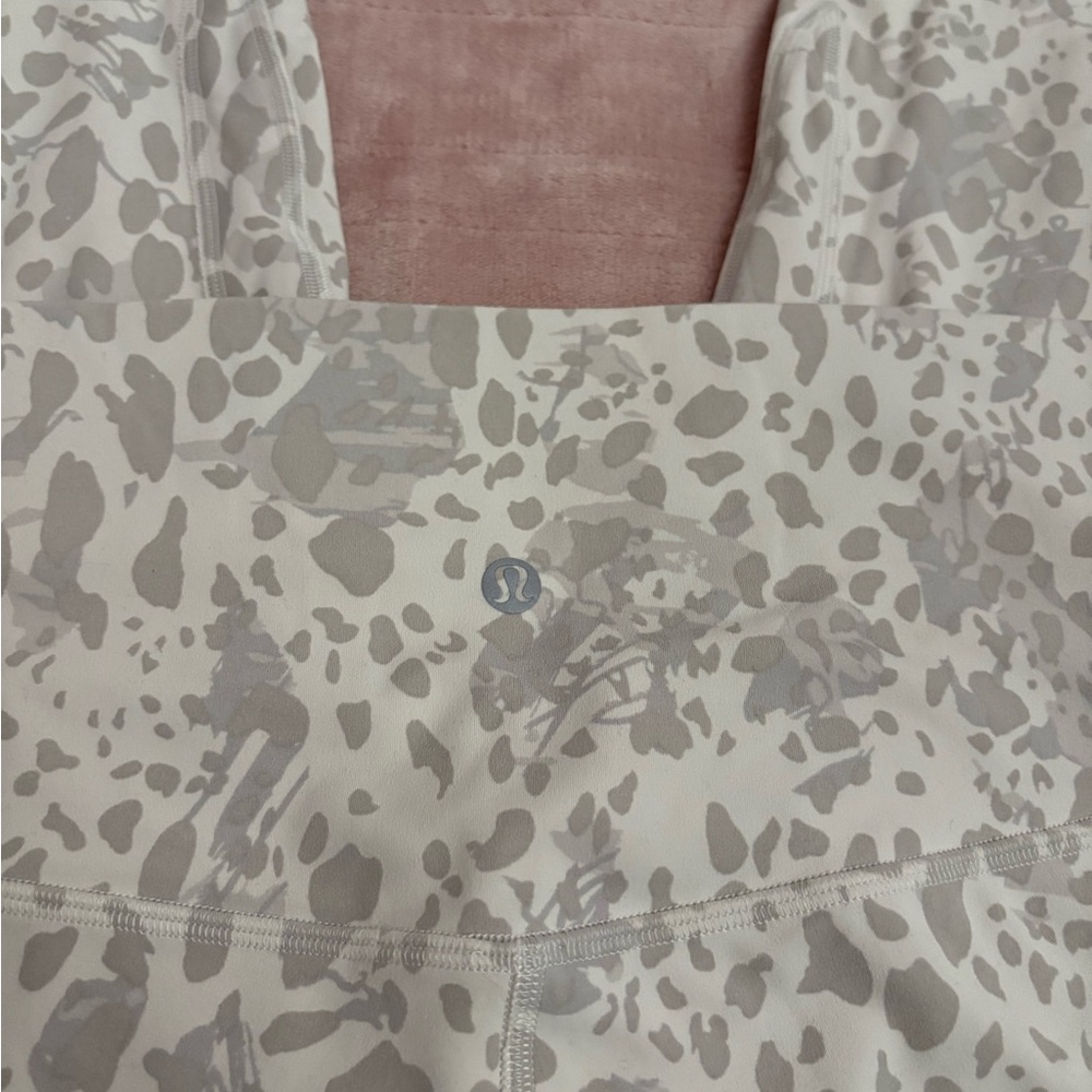 Lululemon Gray and white leggings